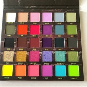 Blend Bunny Cosmetics Surge Palette 30-pan Palette